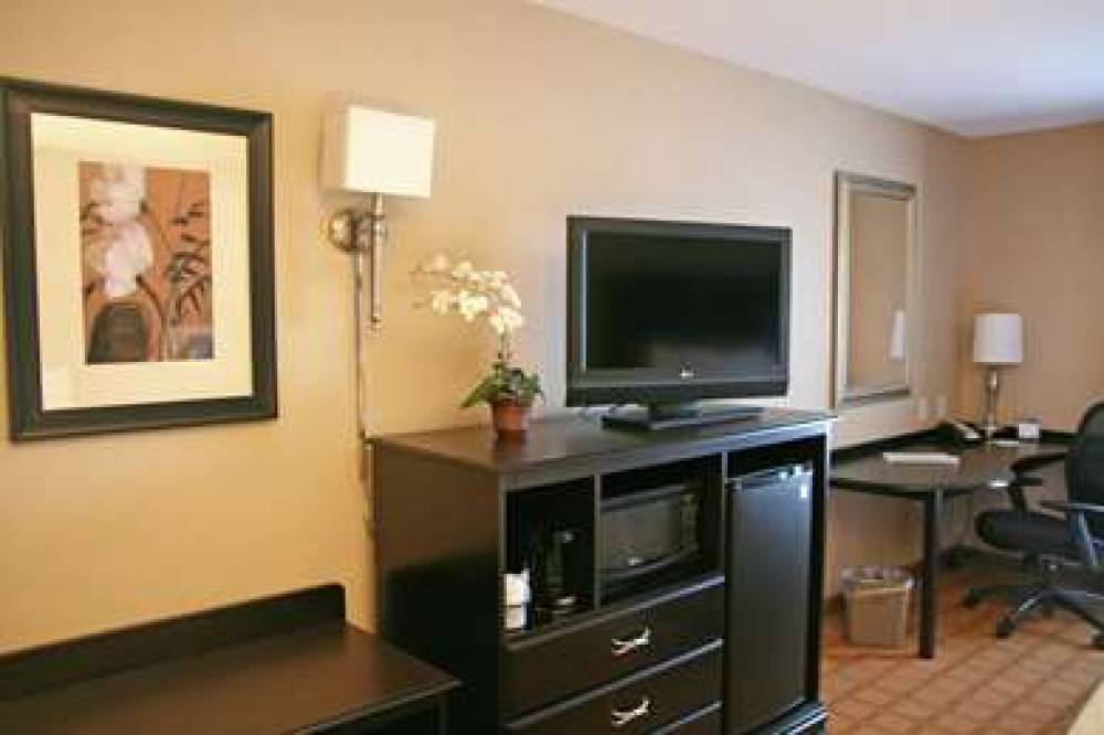 Hampton Inn &amp; Suites Chicago/St. Charles 9