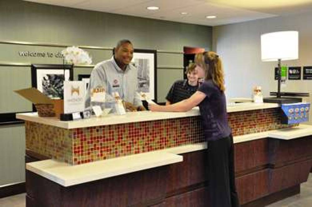 Hampton Inn &amp; Suites Cincinnati/Uptown-Univer 7