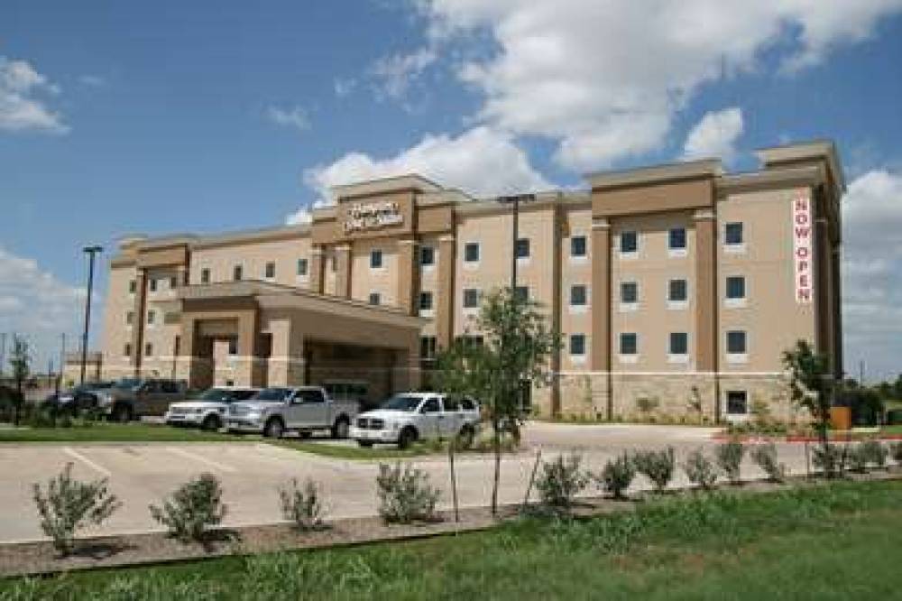 Hampton Inn &amp; Suites Cleburne, TX 1