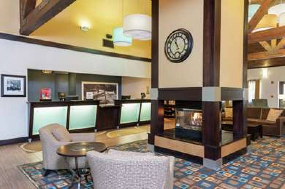 Hampton Inn &amp; Suites Cleveland-Airport 6