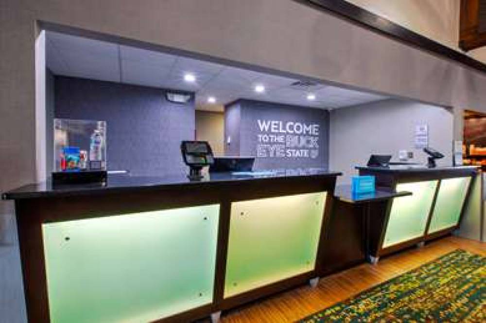 Hampton Inn &amp; Suites Cleveland-Airport 8