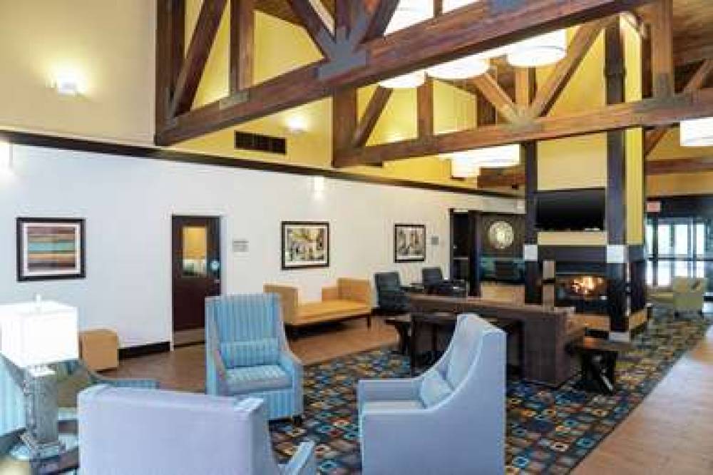 Hampton Inn &amp; Suites Cleveland-Airport 7