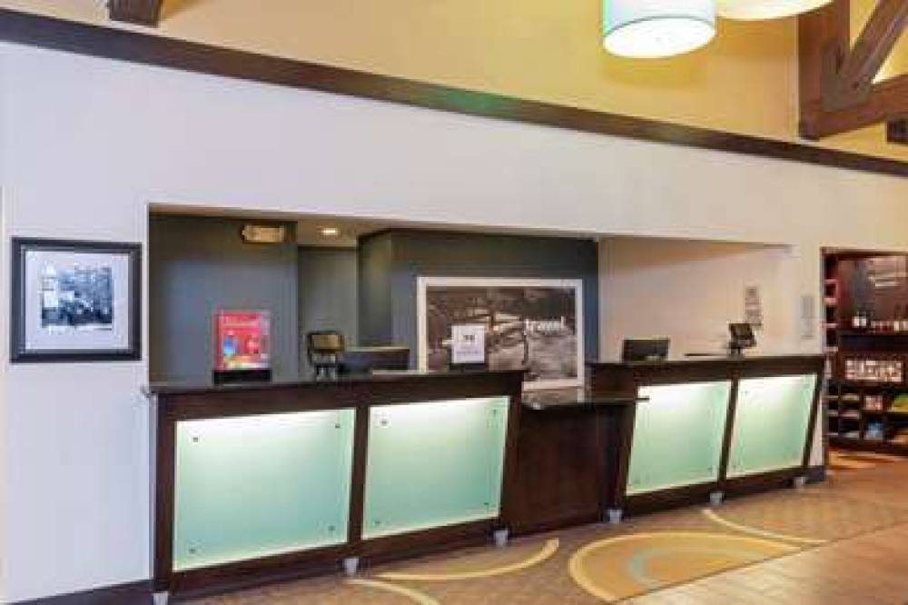 Hampton Inn &amp; Suites Cleveland-Airport 5