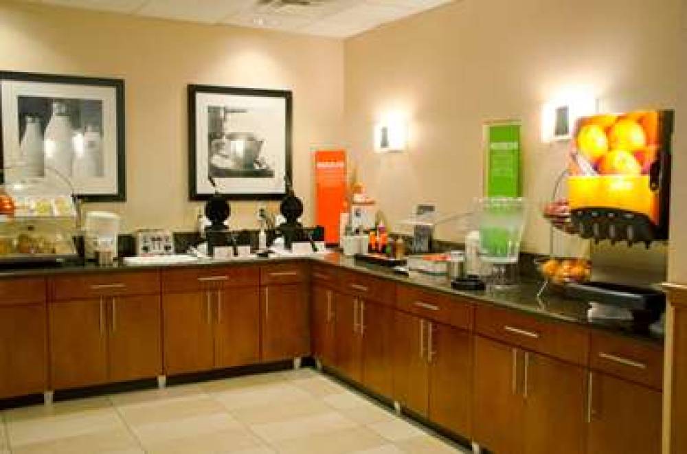 Hampton Inn &amp; Suites College Station/US 6-Eas 10