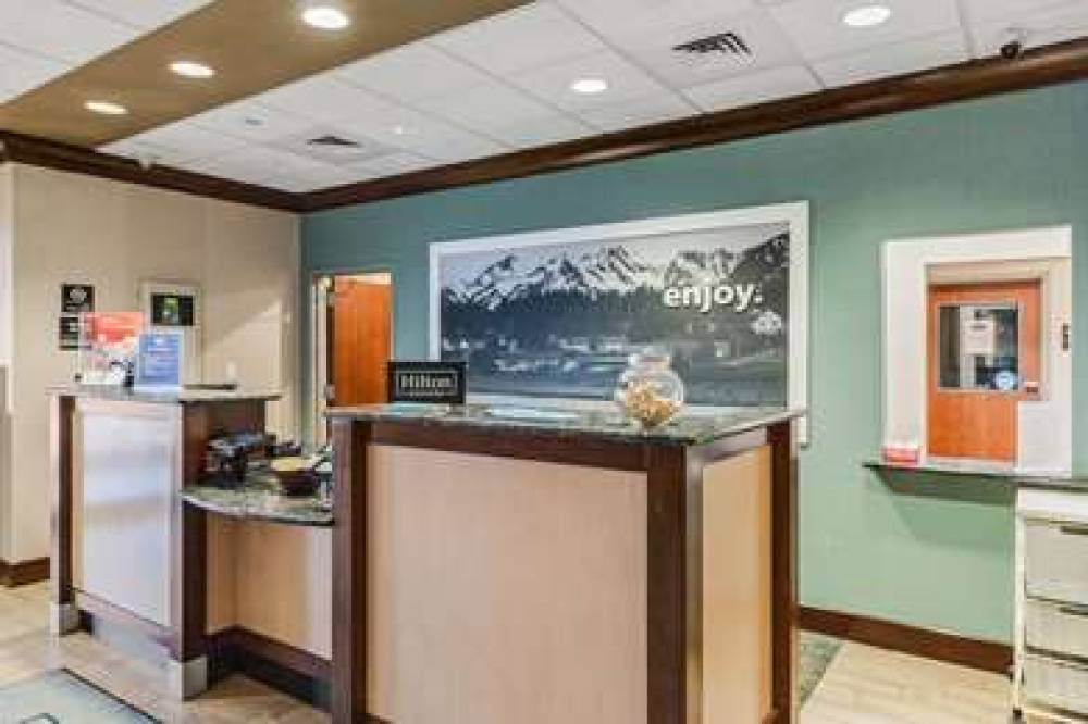 Hampton Inn &amp; Suites Colorado Springs-Air For 4