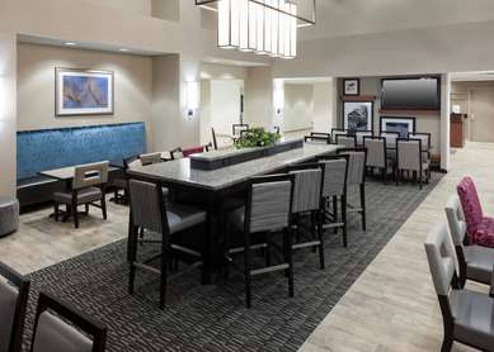 Hampton Inn &amp; Suites Davenport 8