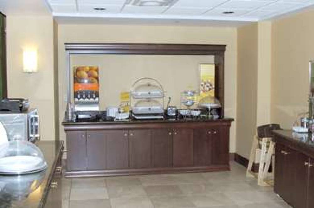 Hampton Inn &amp; Suites Dayton-Airport 6