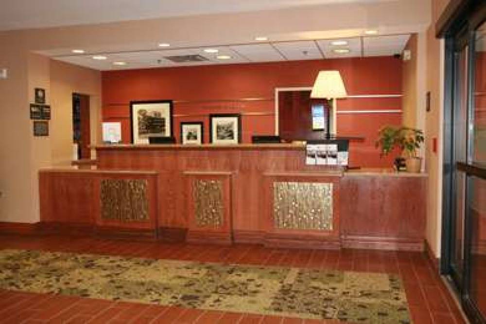 Hampton Inn &amp; Suites Del Rio 5