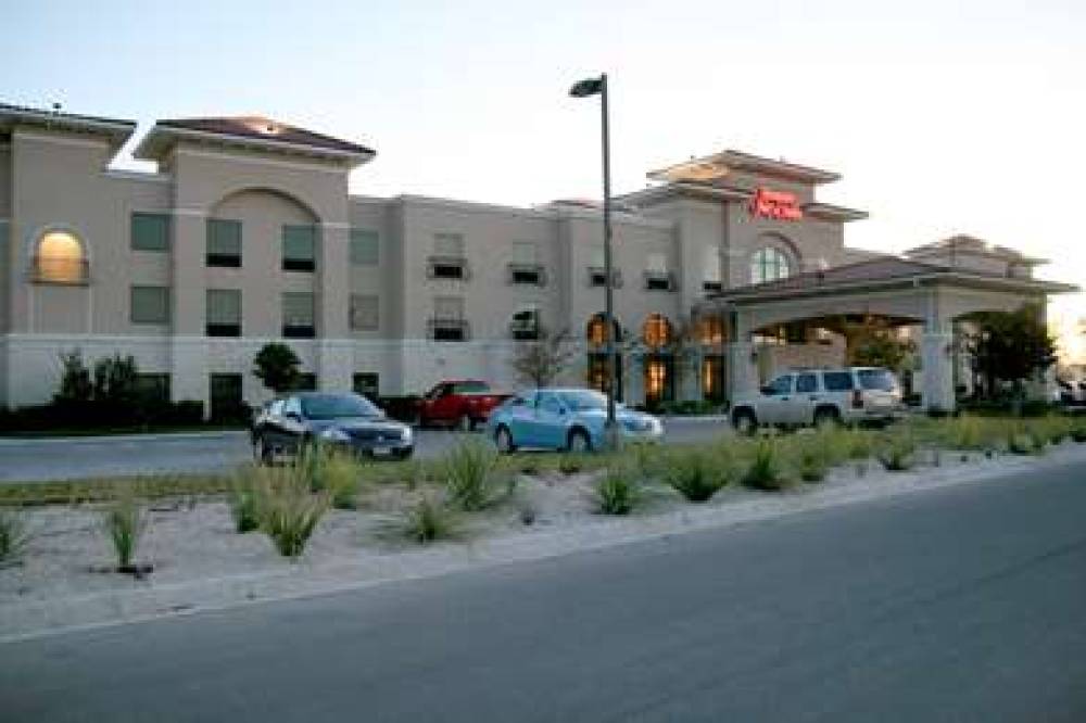 Hampton Inn &amp; Suites Del Rio 3