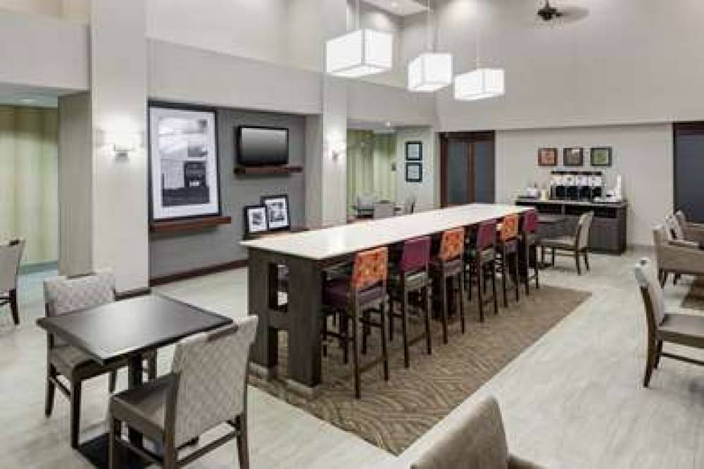 Hampton Inn &amp; Suites Dothan 9