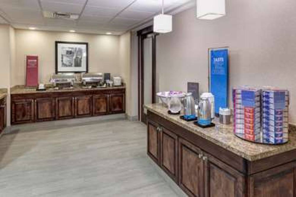 Hampton Inn &amp; Suites Dothan 8