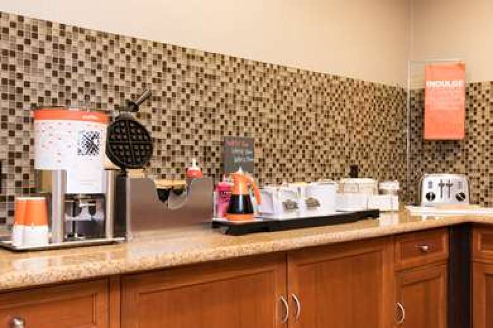 Hampton Inn &amp; Suites East Lansing Okemos 7