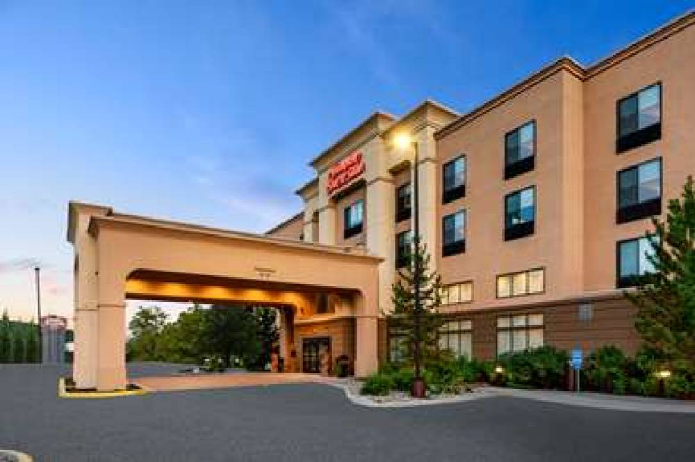 Hampton Inn &amp; Suites Fairbanks 1