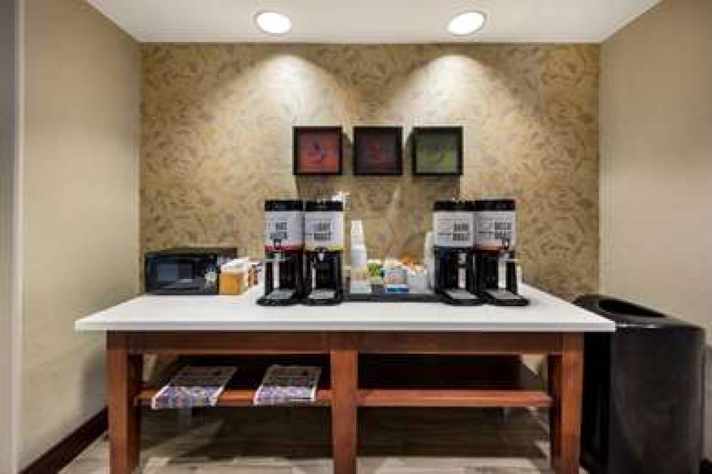 Hampton Inn &amp; Suites Fredericksburg-at Celebr 8