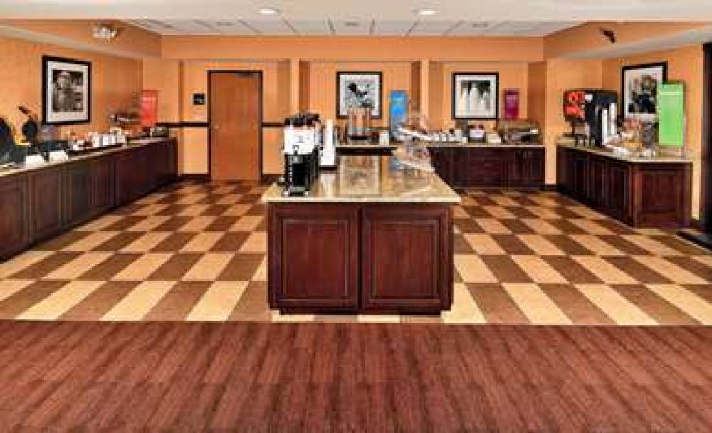 Hampton Inn &amp; Suites Fredericksburg 9