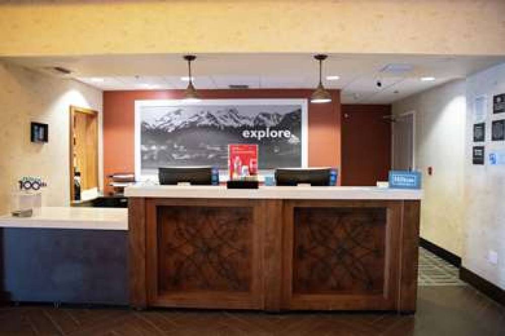 Hampton Inn &amp; Suites Fresno 4