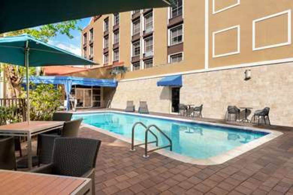 Hampton Inn &amp; Suites Ft. Lauderdale Arpt/So.  6