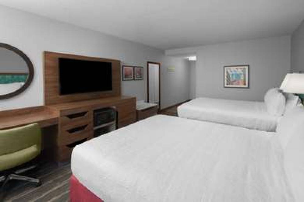 Hampton Inn &amp; Suites Grand Rapids-Airport 28t 10