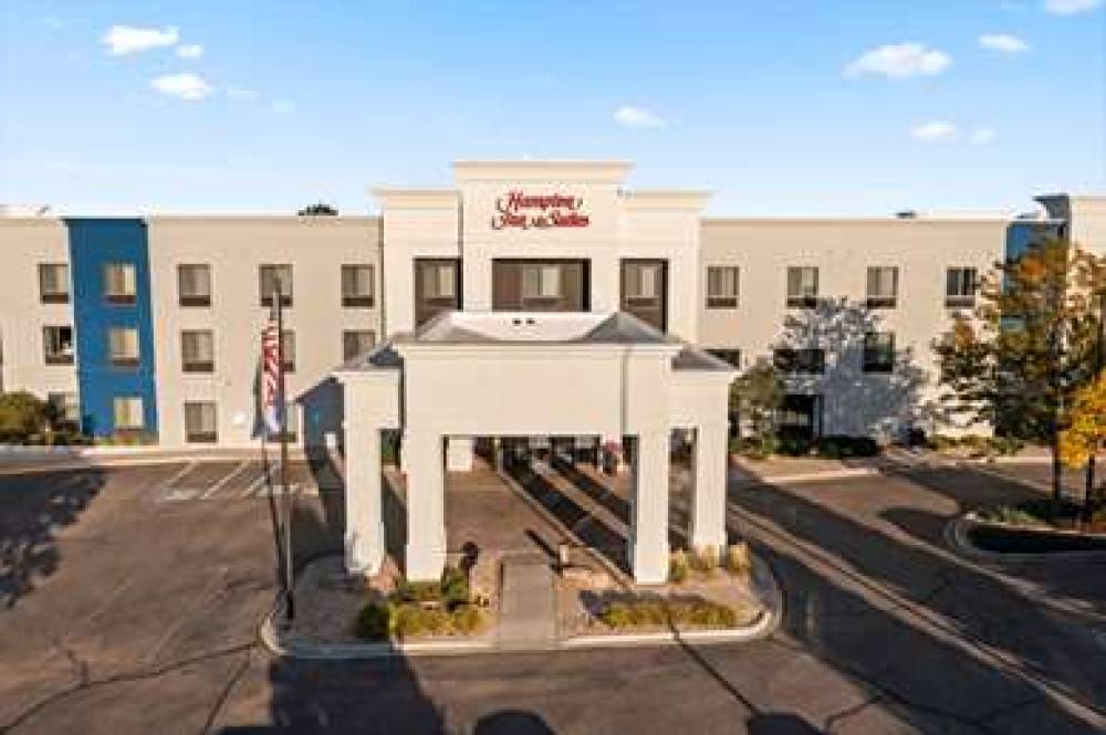 Hampton Inn &amp; Suites Greeley 2