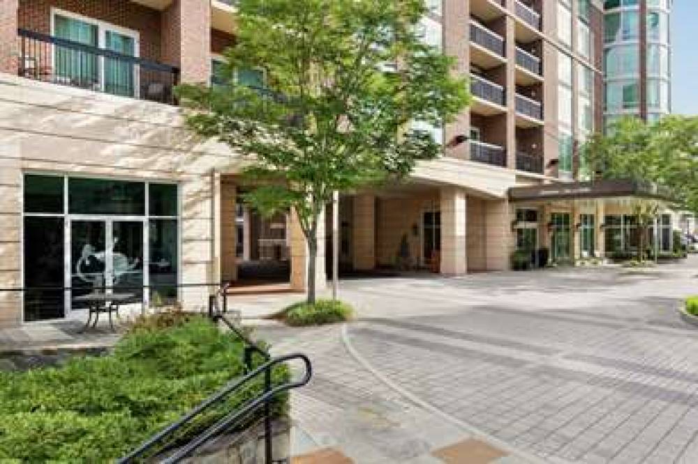 Hampton Inn &amp; Suites Greenville-Downtown-Rive 7