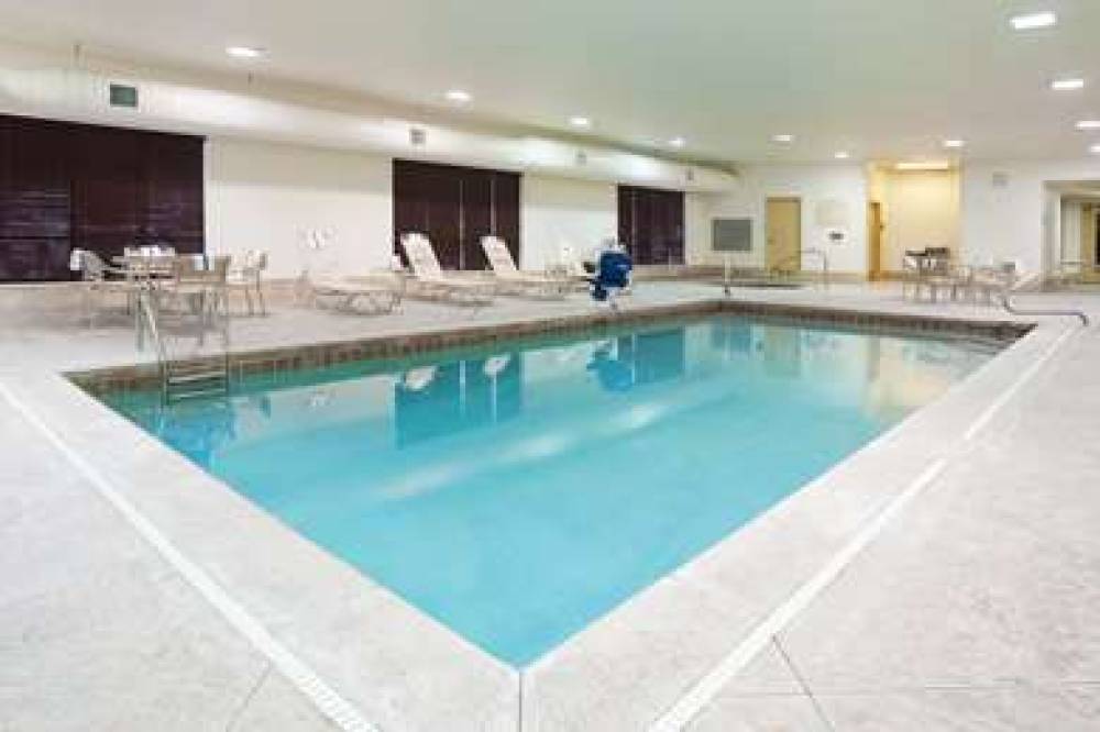 Hampton Inn &amp; Suites Grove City 6