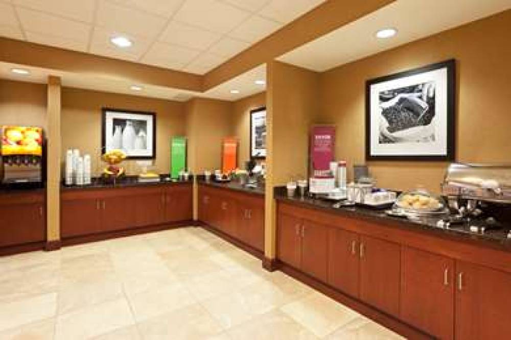 Hampton Inn &amp; Suites Grove City 9