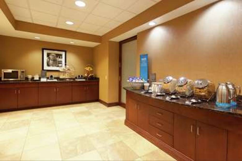 Hampton Inn &amp; Suites Grove City 10