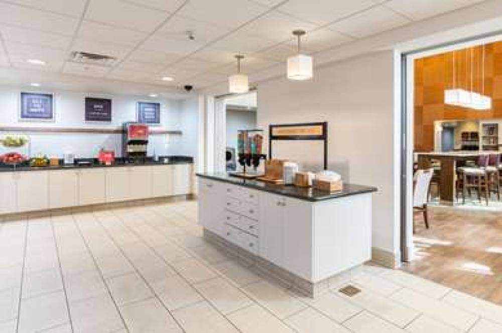 Hampton Inn &amp; Suites Hartford-Manchester, CT 8