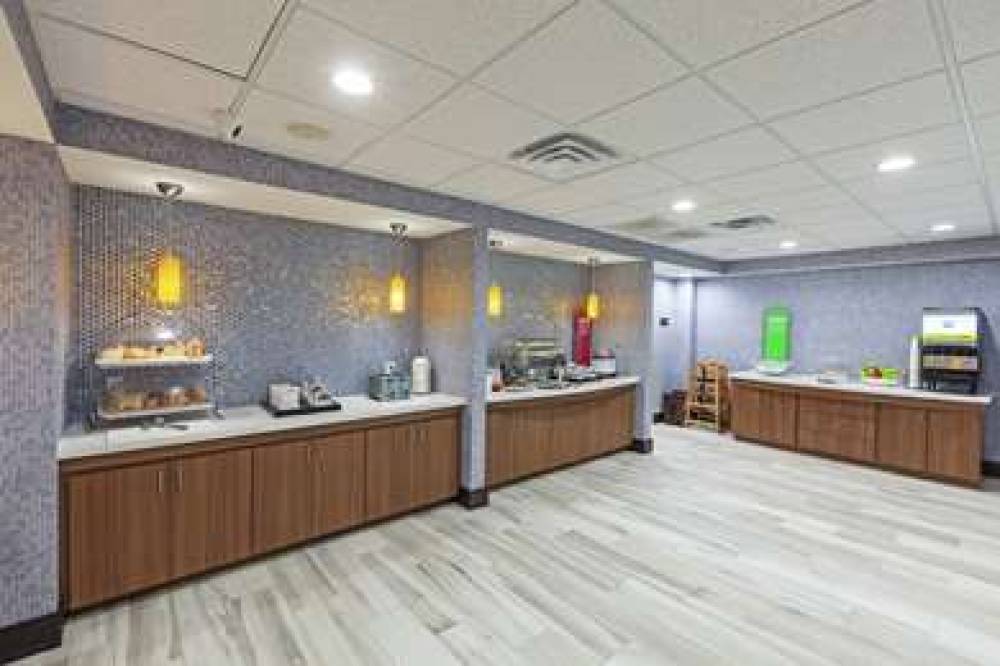 Hampton Inn &amp; Suites Houston-Bush Intercontin 9