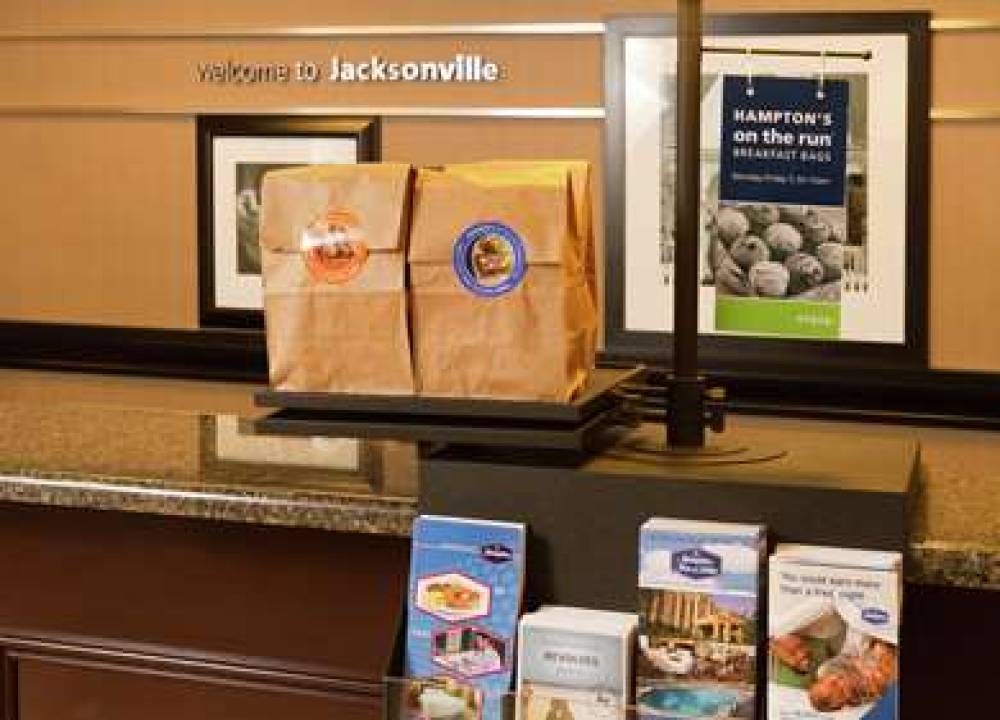 Hampton Inn &amp; Suites Jacksonville-Airport 5