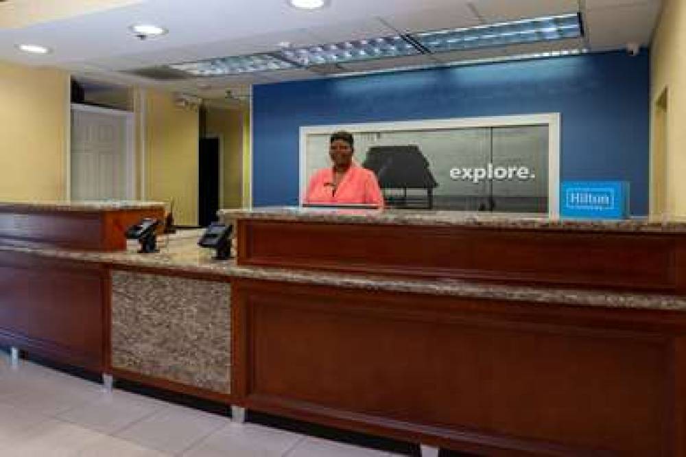 Hampton Inn &amp; Suites Jacksonville Deerwood Pa 4