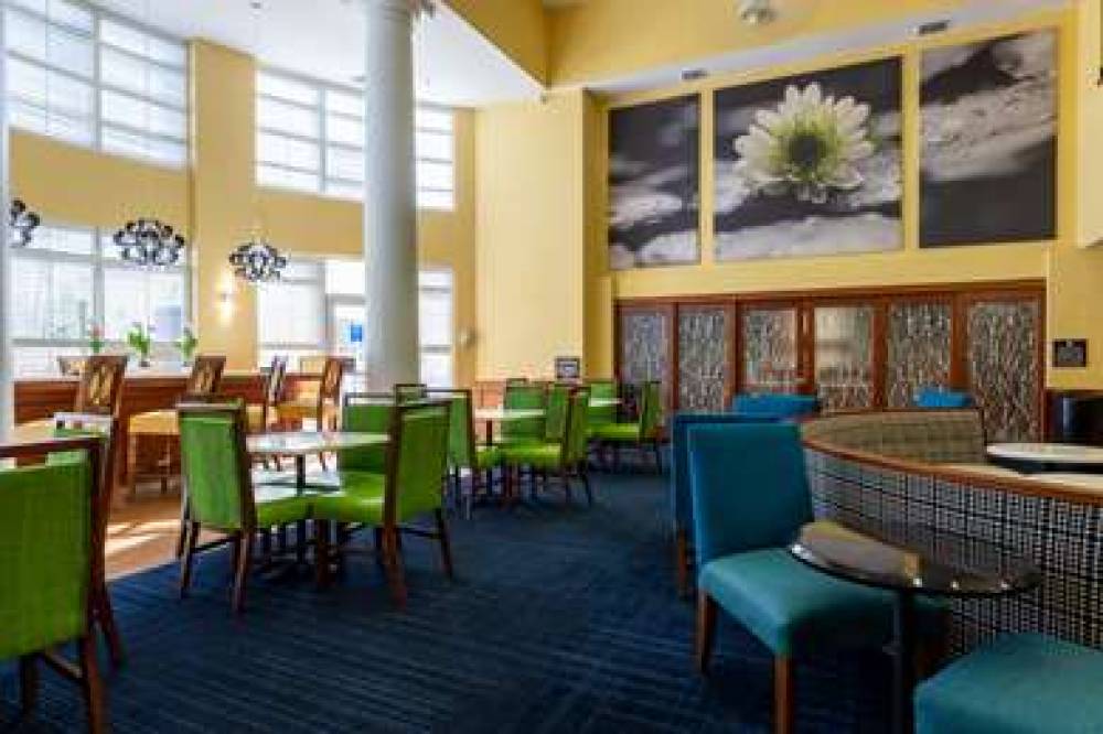 Hampton Inn &amp; Suites Jacksonville Deerwood Pa 7