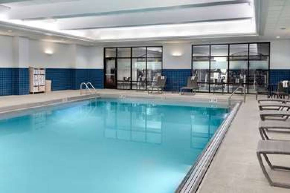 Hampton Inn &amp; Suites Kansas City-Country Club 8