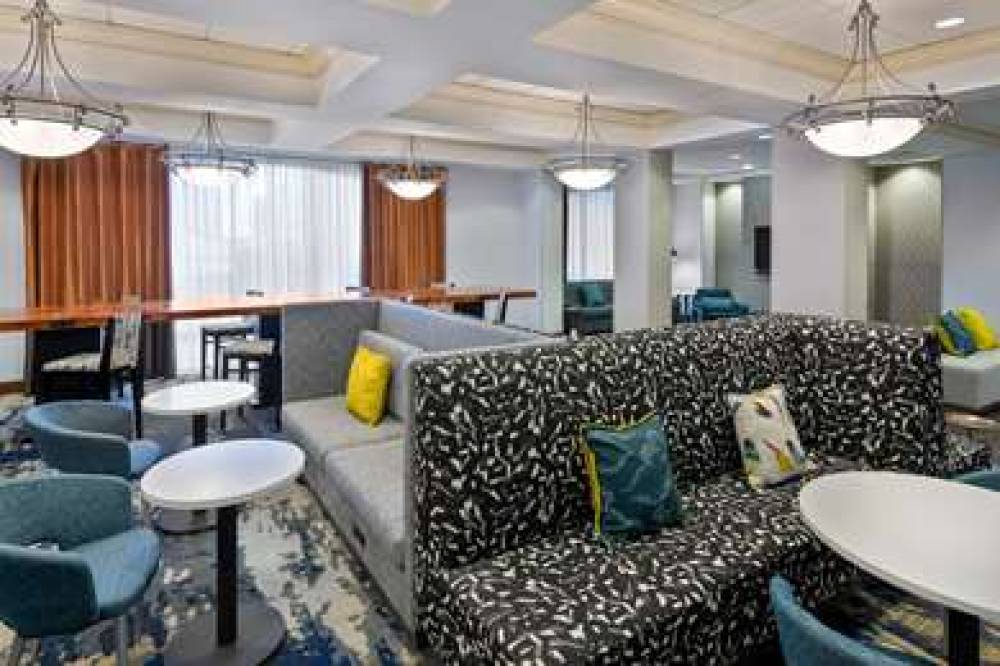 Hampton Inn &amp; Suites Kansas City-Country Club 6