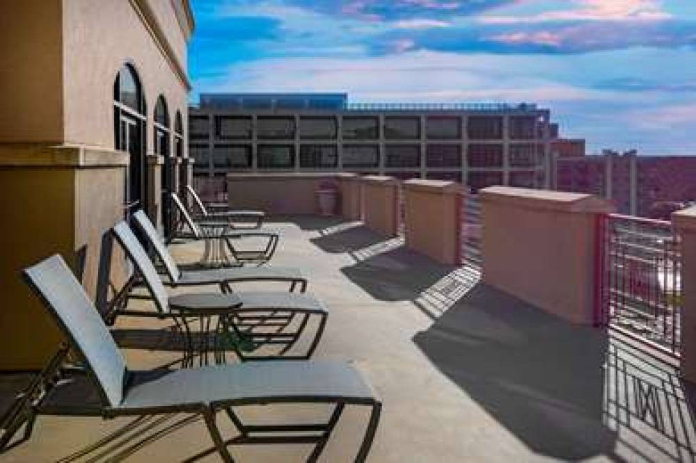 Hampton Inn &amp; Suites Kansas City-Country Club 2