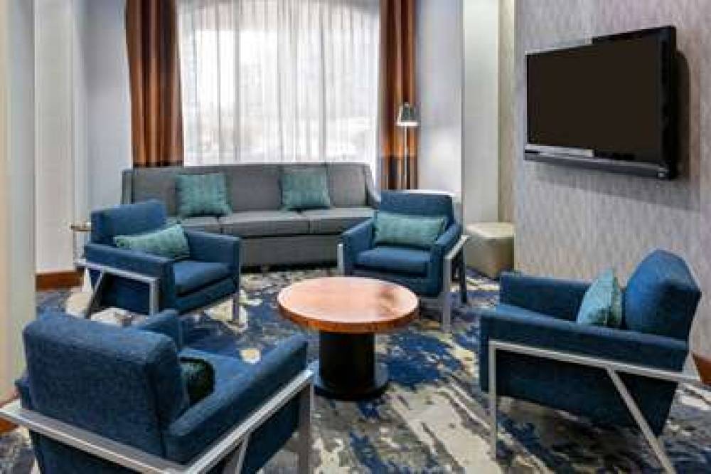 Hampton Inn &amp; Suites Kansas City-Country Club 7