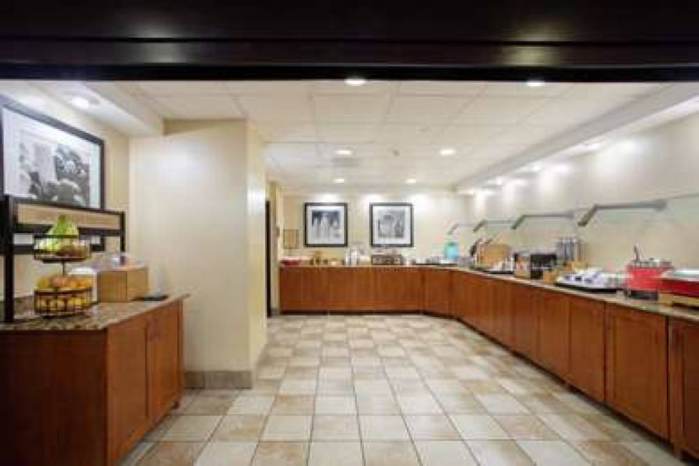 Hampton Inn &amp; Suites Kansas City-Merriam 7