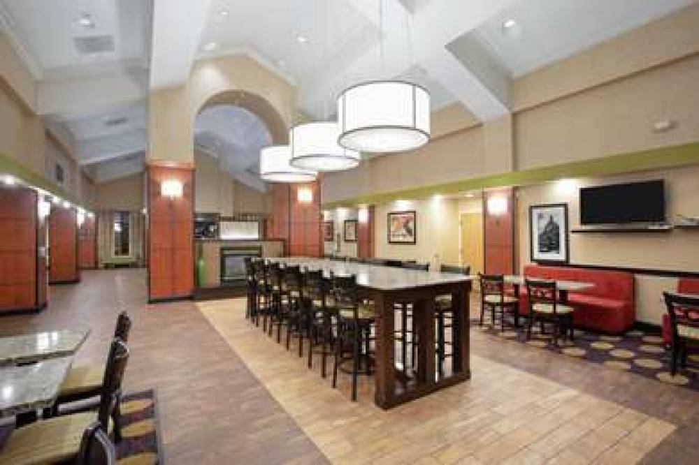 Hampton Inn &amp; Suites Kansas City-Merriam 3