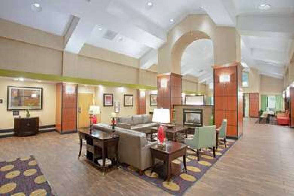 Hampton Inn &amp; Suites Kansas City-Merriam 4