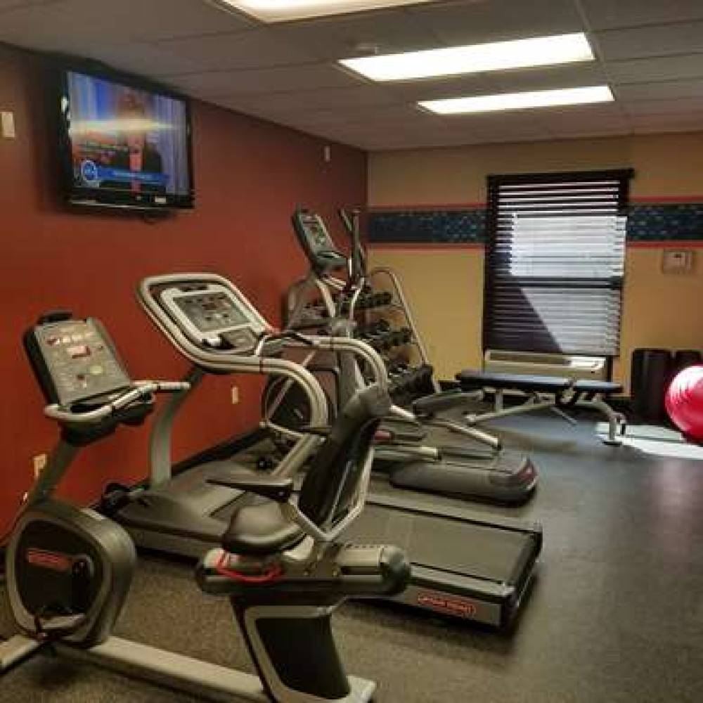 Hampton Inn &amp; Suites Kansas City-Merriam 8