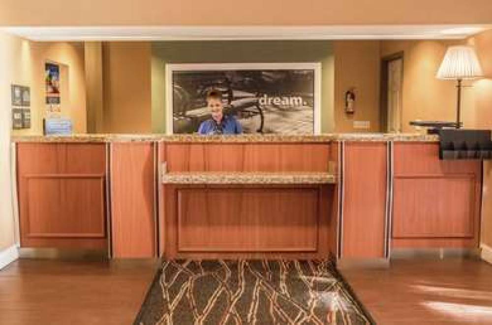 Hampton Inn &amp; Suites Lathrop 6