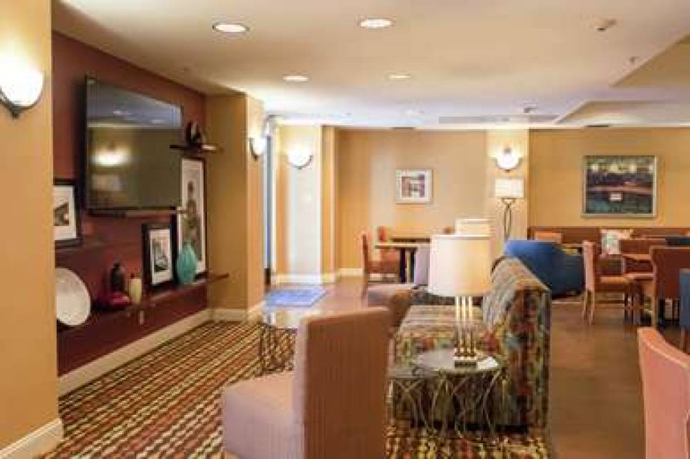 Hampton Inn &amp; Suites Lathrop 7