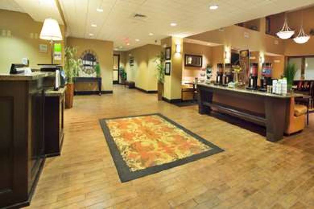 Hampton Inn &amp; Suites Laurel 3