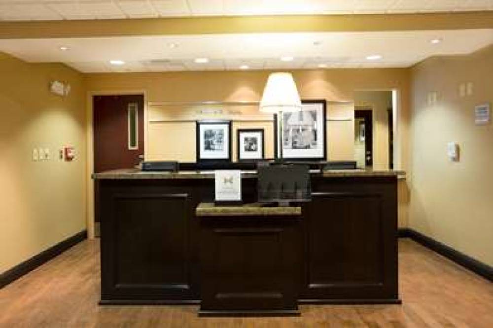 Hampton Inn &amp; Suites Laurel 4