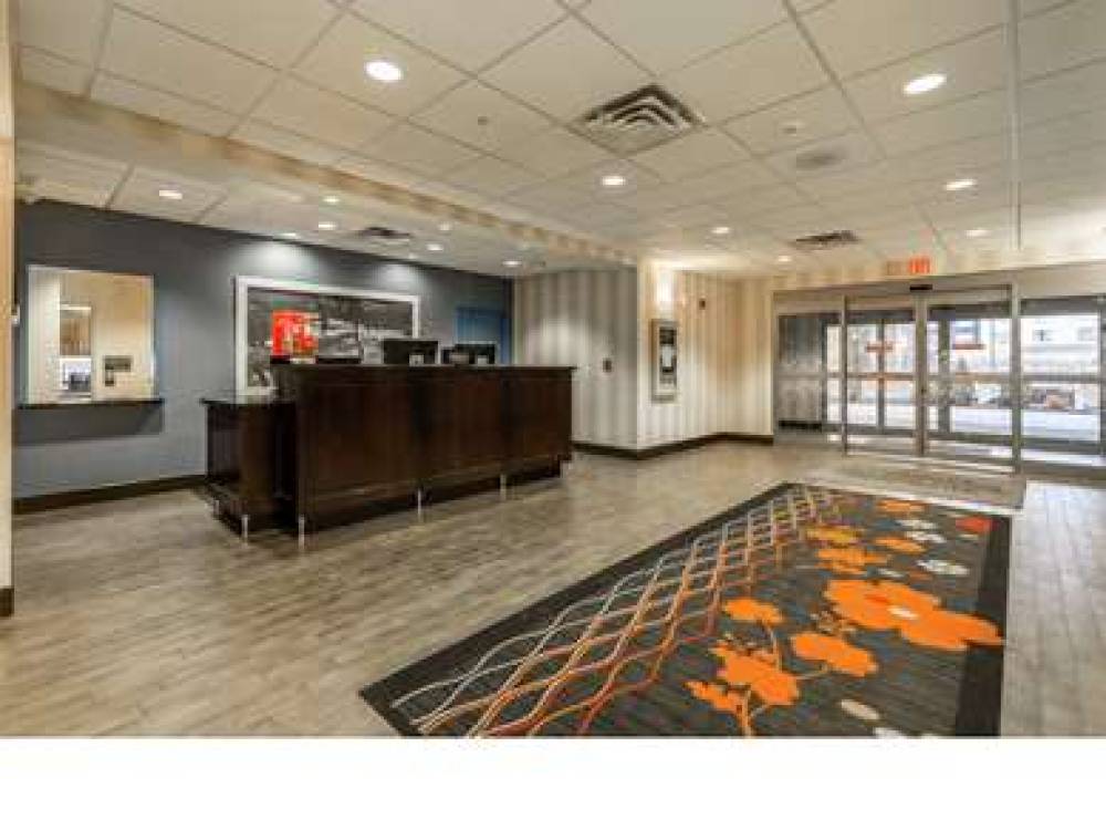 Hampton Inn &amp; Suites Lethbridge, AB. CN 7