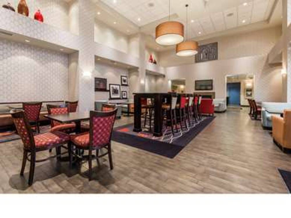 Hampton Inn &amp; Suites Lethbridge, AB. CN 4