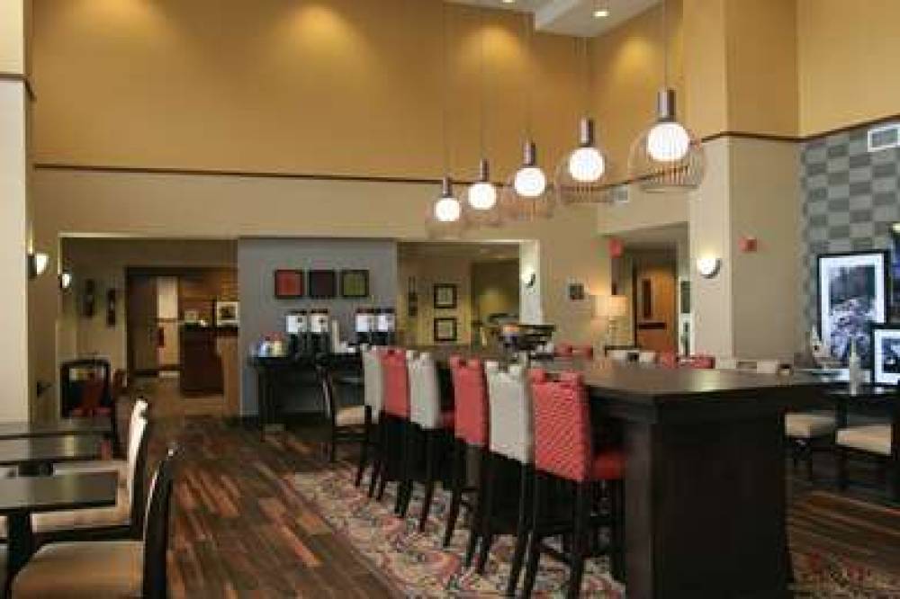 Hampton Inn &amp; Suites Lino Lakes 8