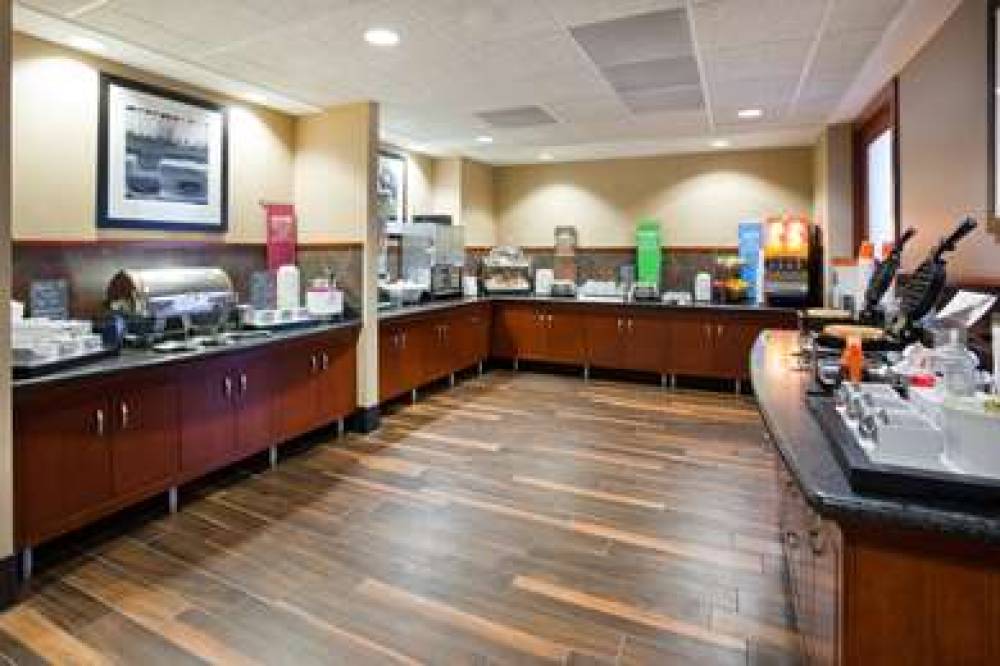 Hampton Inn &amp; Suites Lino Lakes 10