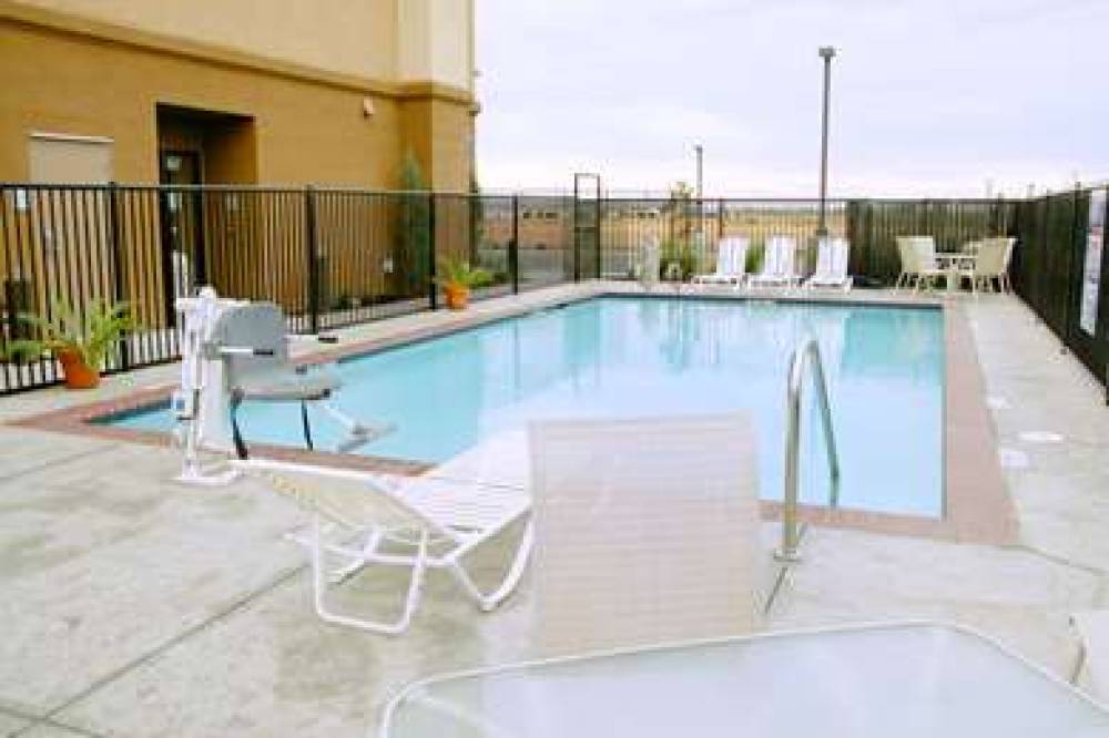 Hampton Inn &amp; Suites Madera 8