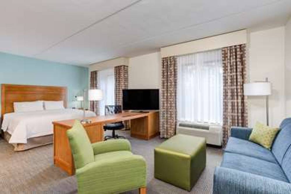 Hampton Inn &amp; Suites Manchester 10